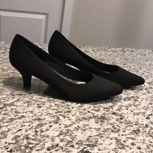 Abella black kitten heel! Very cute!!